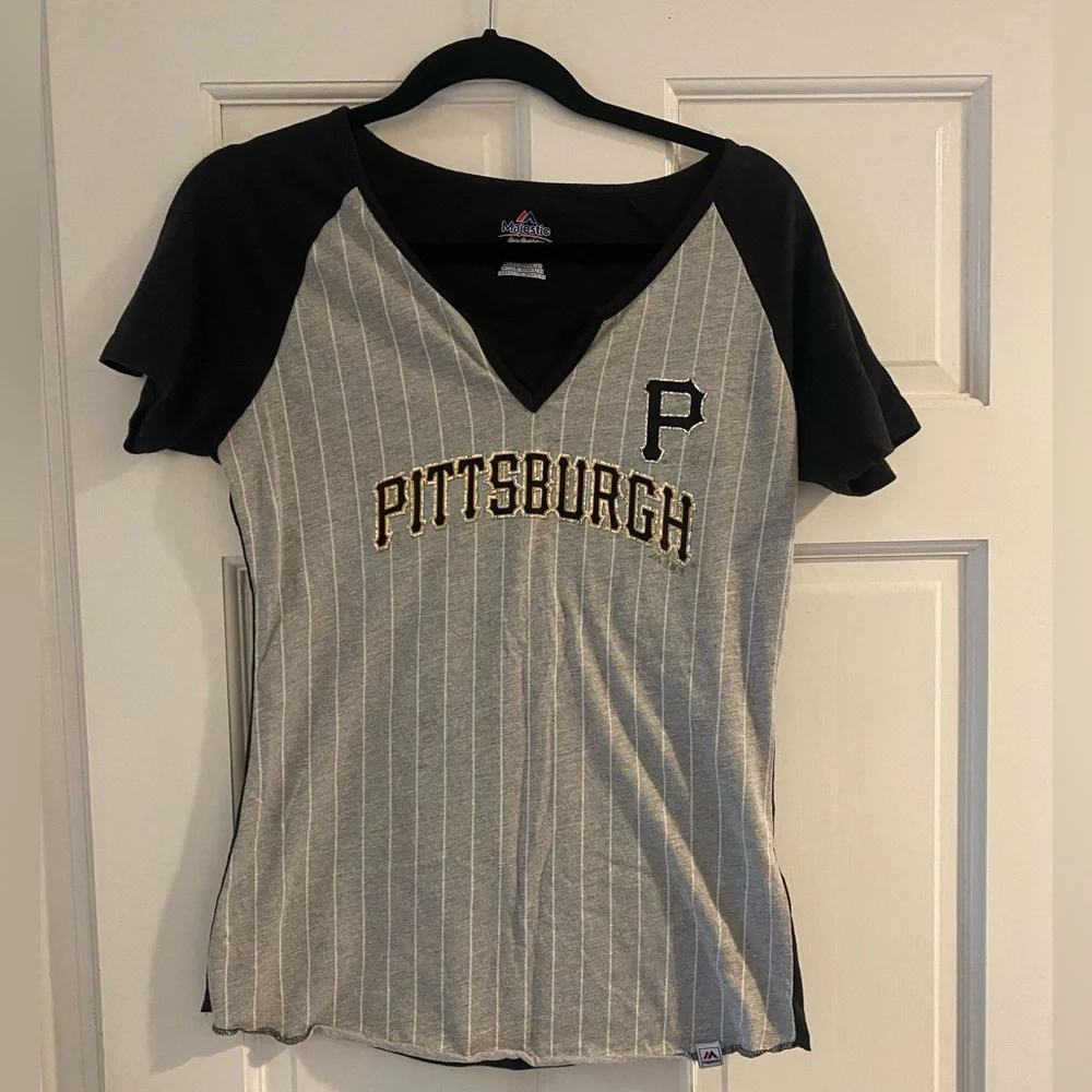 Pittsburgh Pirates V Neck T Shirt MLB Baseball - Picture 1 of 6